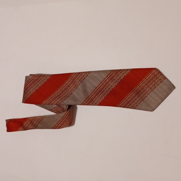 Le Chevron Men's 100% Polyester Tie - Picture 4 of 9